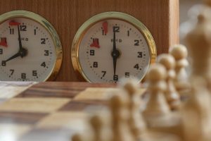 Comment utiliser la pendule aux échecs